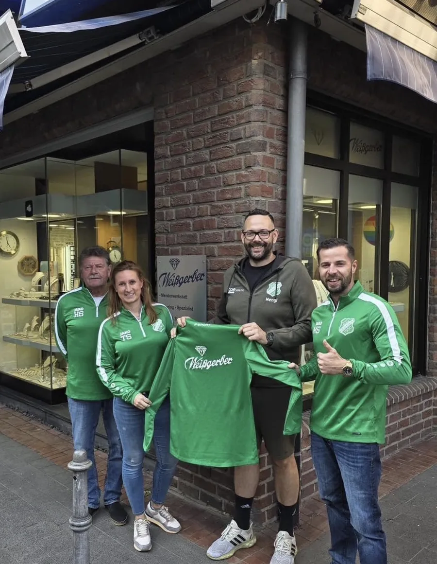 Kit presentation with a sponsorship partner