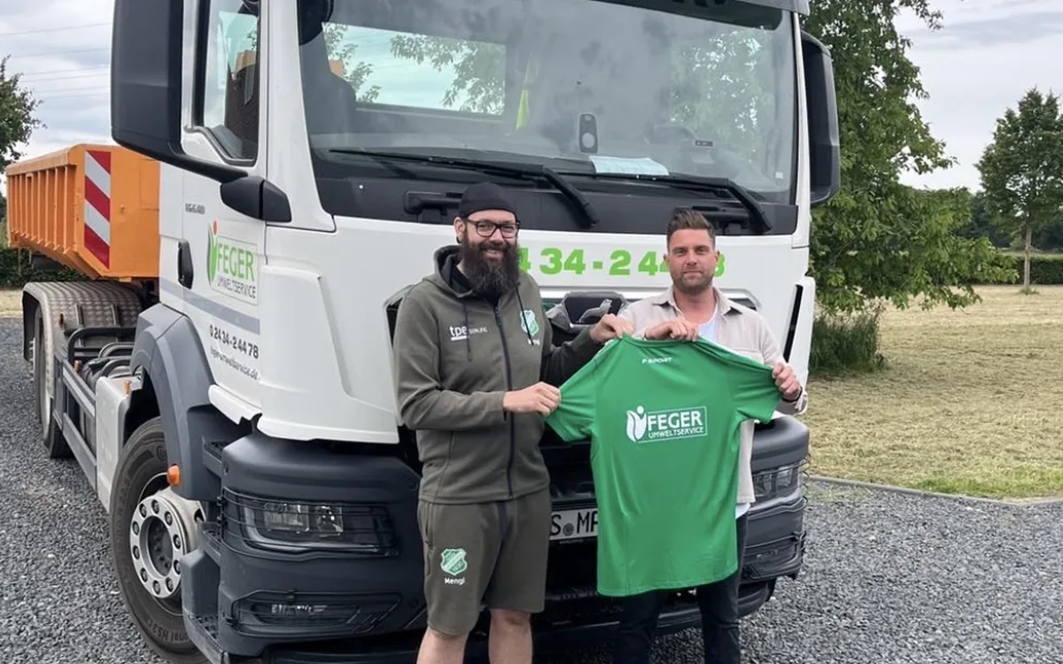 Kit presentation with a sponsor in front of the company vehicle